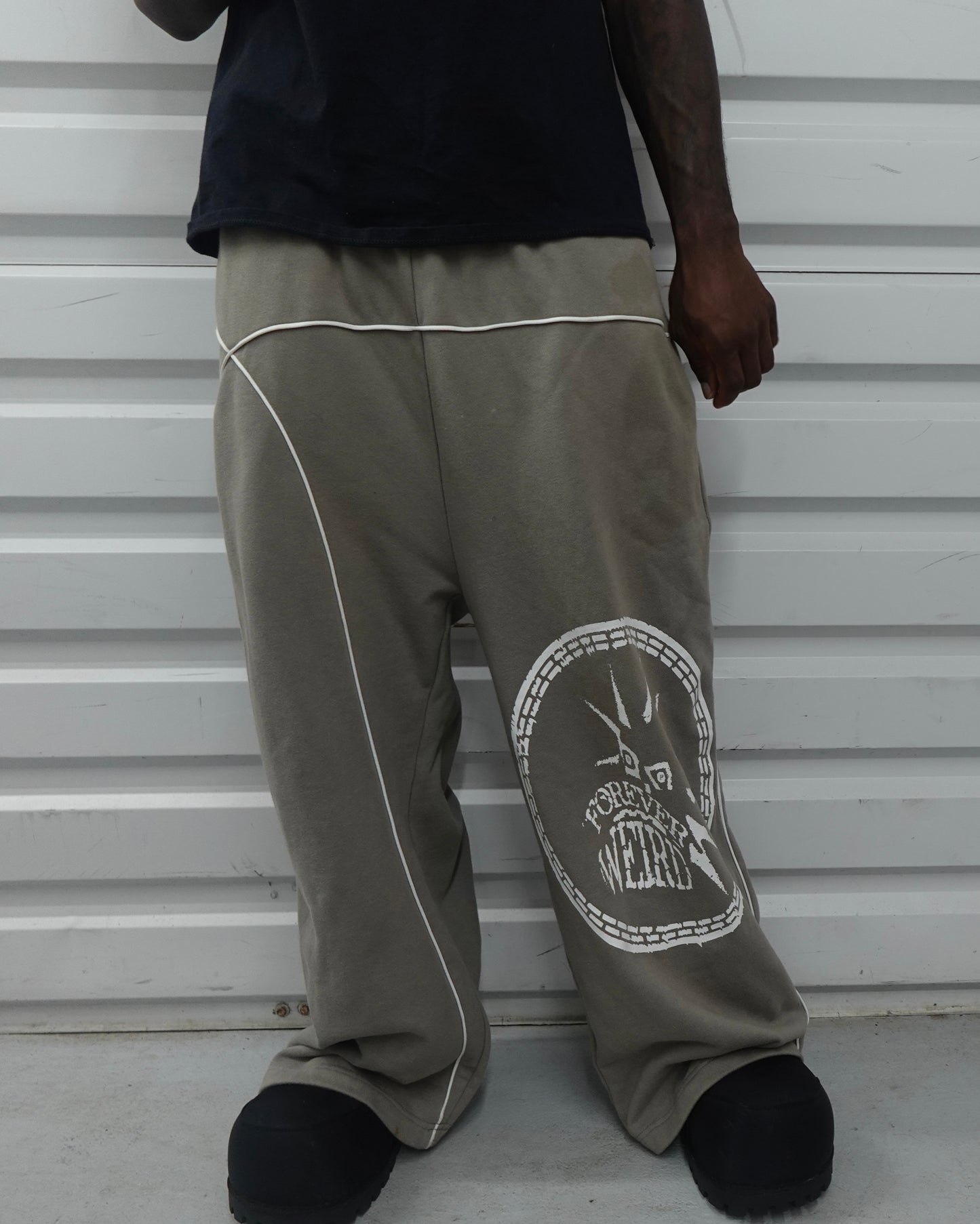 GREY FOREVERWEIRD SWEATS